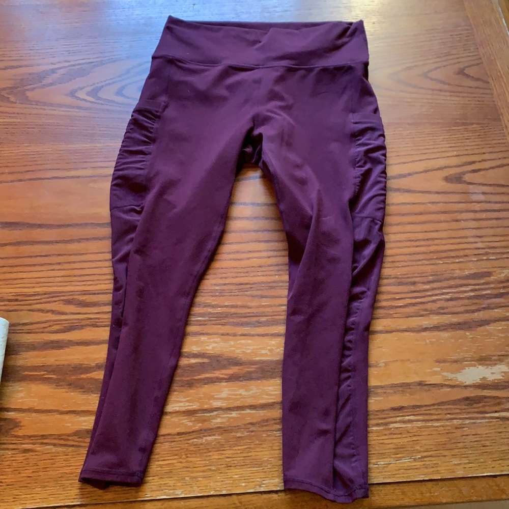 Fabletics Ruched Capris - Picture 2 of 5